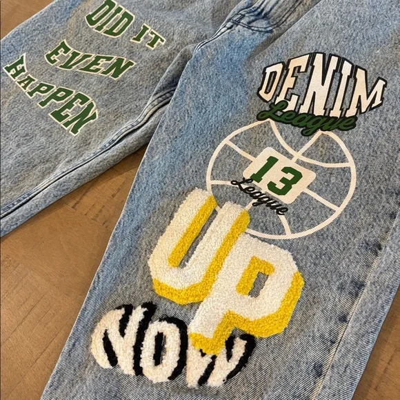 Bershka Graffiti Mom Jeans Trendy Size 6 100% cotton. - Picture 3 of 8